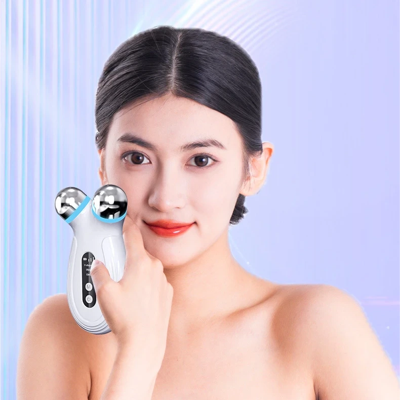 YLSM061 A Roller Facial Massager with LED Display Featuring Heat Therapy Function, Effectively Firming the Facial Skin.